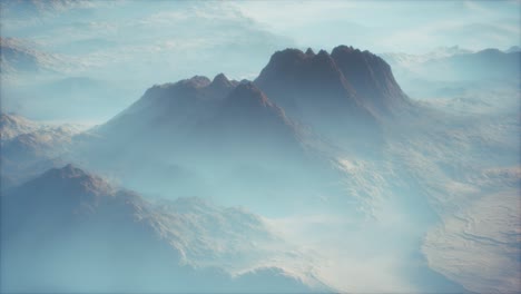 Cordillera-Lejana-Y-Fina-Capa-De-Niebla-En-Los-Valles